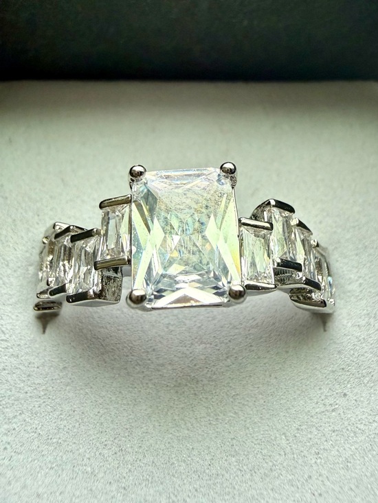 Pretty Bird Jewelry Jewelry - NEW!!Classic 14k White Gold-Plated Emerald Cut CZ Engagement Ring - White size 8
